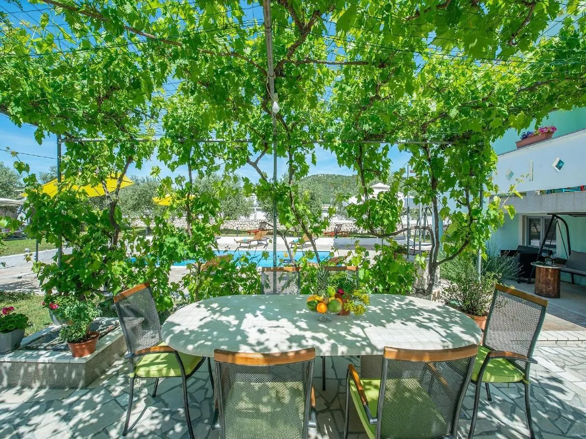 Holiday House Marina With Pool Sukosan