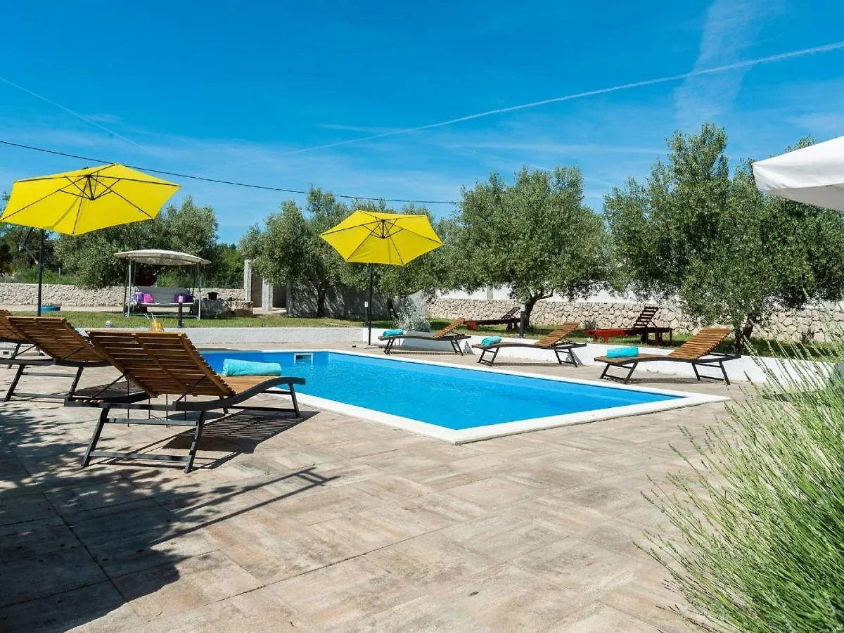 Holiday House Marina With Pool Sukošan