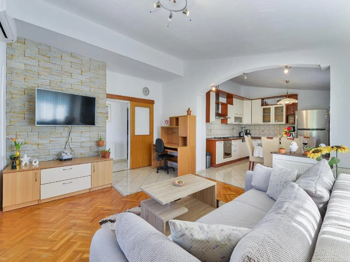 펜션 Holiday House Marina With Pool Sukošan