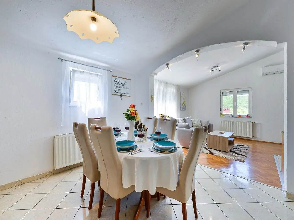 펜션 Holiday House Marina With Pool Sukošan