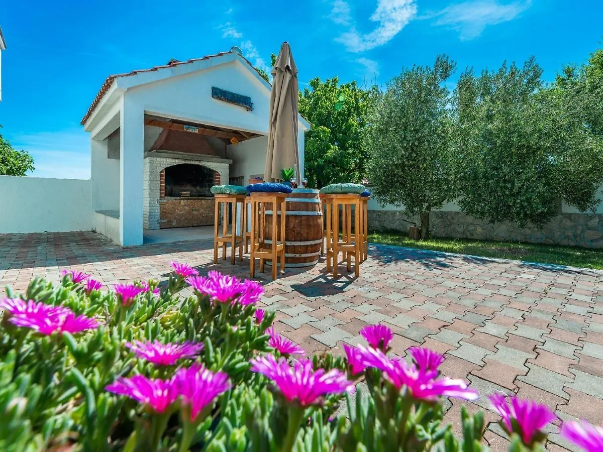 펜션 Holiday House Marina With Pool Sukošan